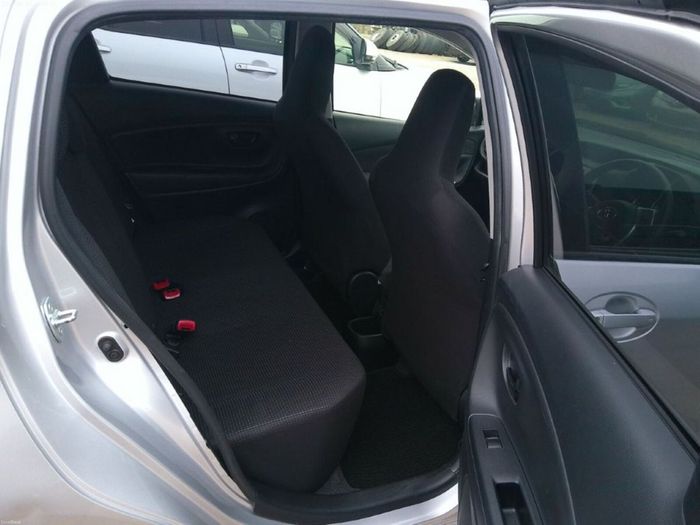 Toyota Vitz 2015