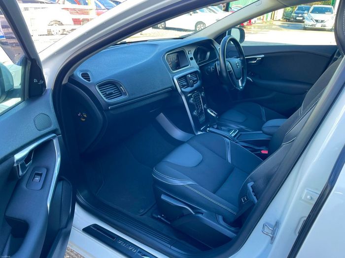 Volvo V40 2019