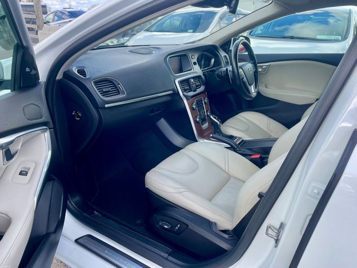 Volvo V40 2018