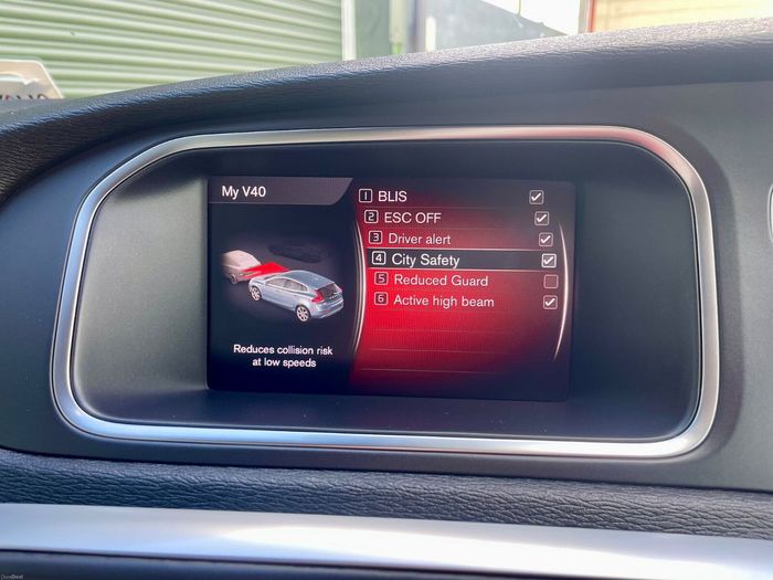 Volvo V40 2018