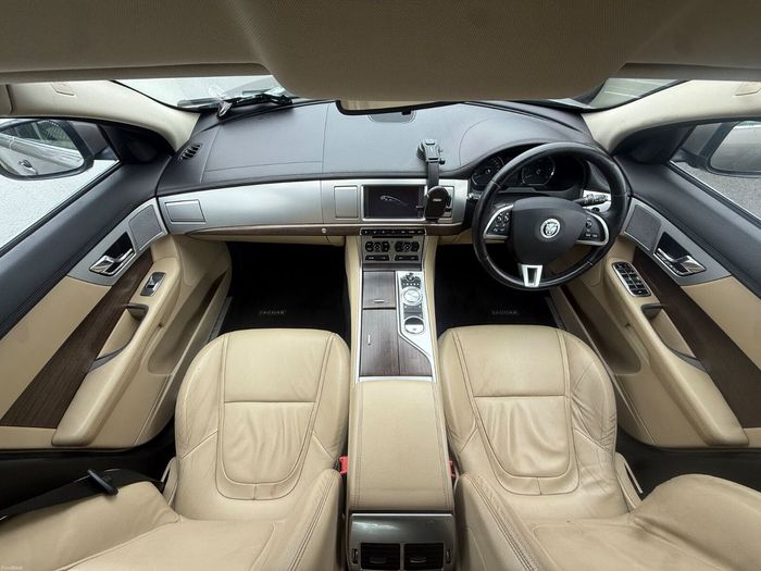 Jaguar XF 2012