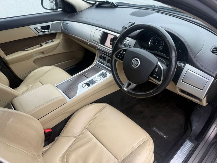 Jaguar XF 2012