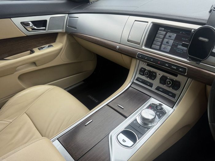 Jaguar XF 2012