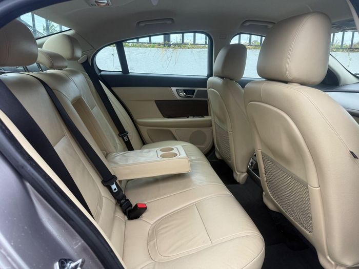 Jaguar XF 2012