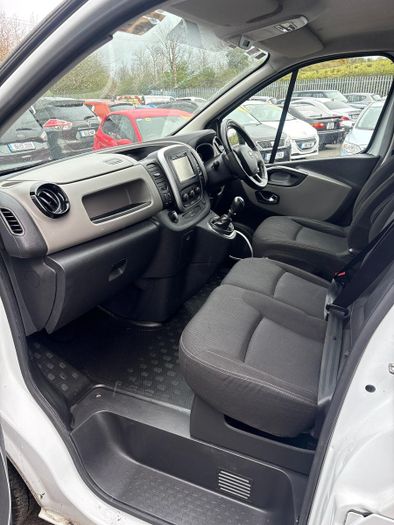 Nissan NV300 2019