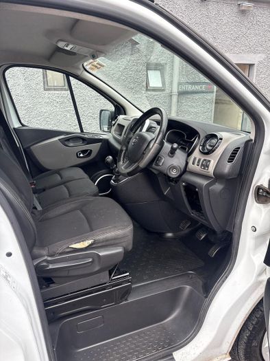 Nissan NV300 2019