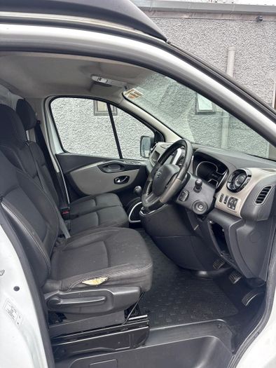 Nissan NV300 2019