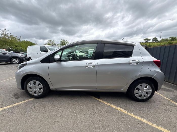 Toyota Vitz 2016