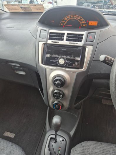 Toyota Vitz 2011