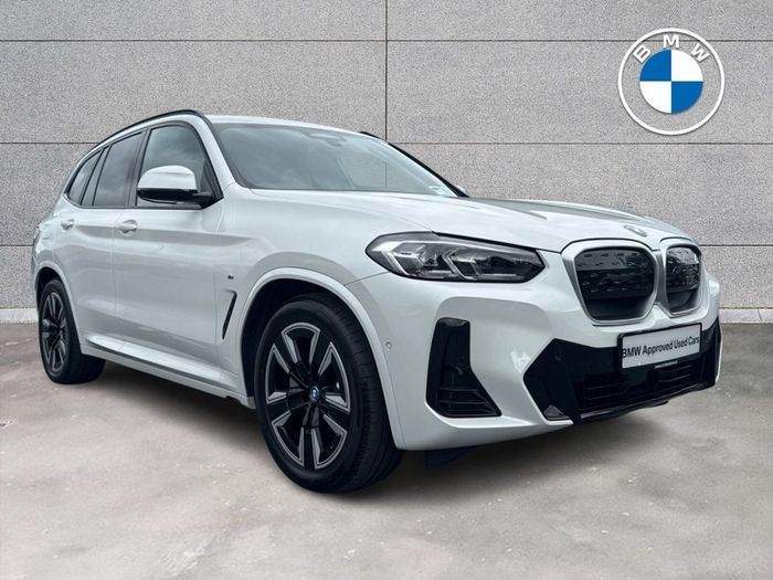 BMW iX3 2025