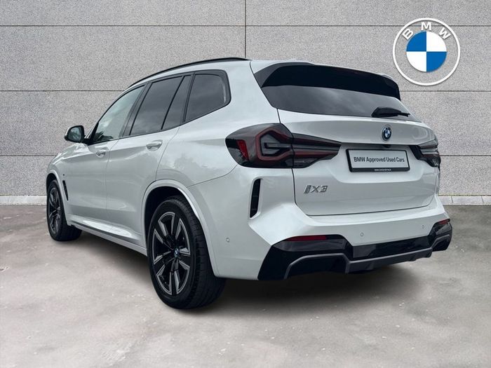 BMW iX3 2025