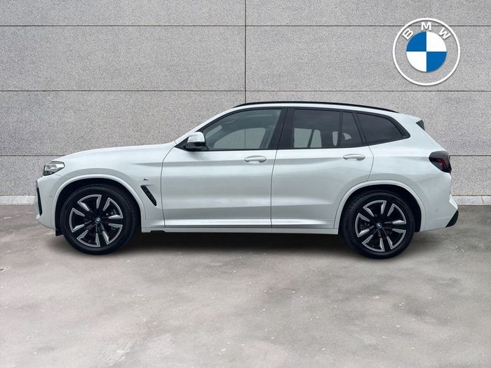BMW iX3 2025