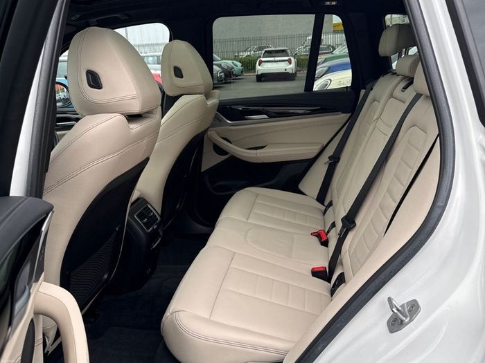 BMW iX3 2025