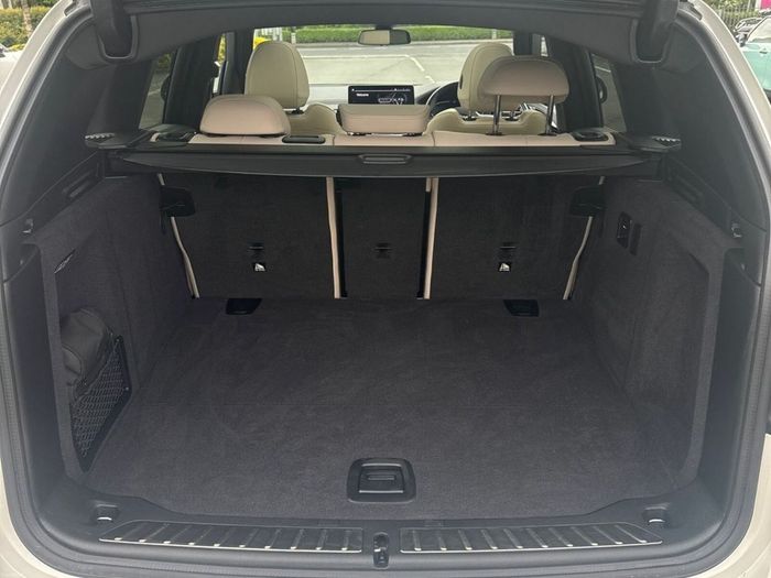 BMW iX3 2025