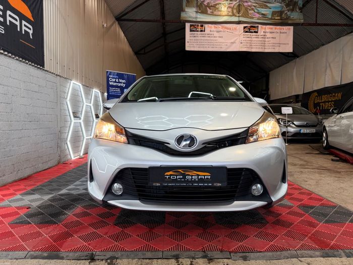 Toyota Vitz 2015
