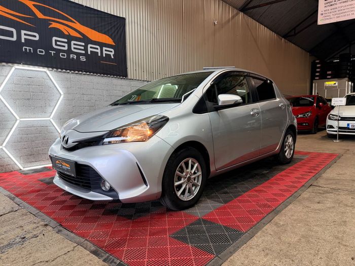 Toyota Vitz 2015