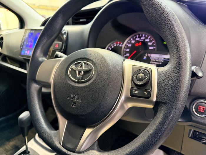 Toyota Vitz 2015