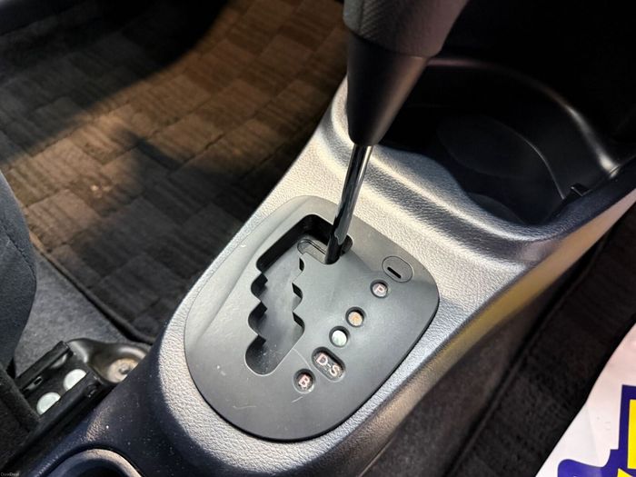 Toyota Vitz 2015