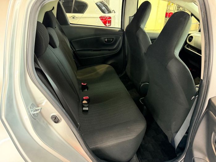 Toyota Vitz 2015