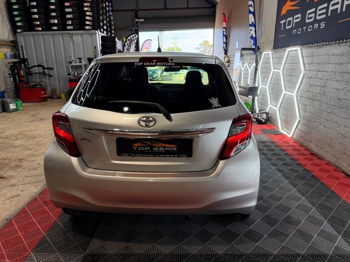 Toyota Vitz 2015