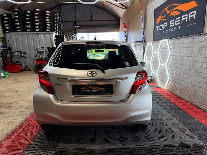 Toyota Vitz 2015