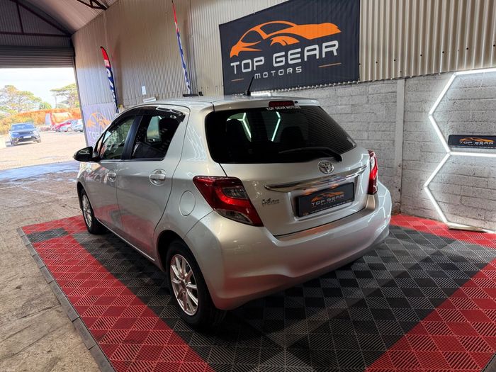 Toyota Vitz 2015