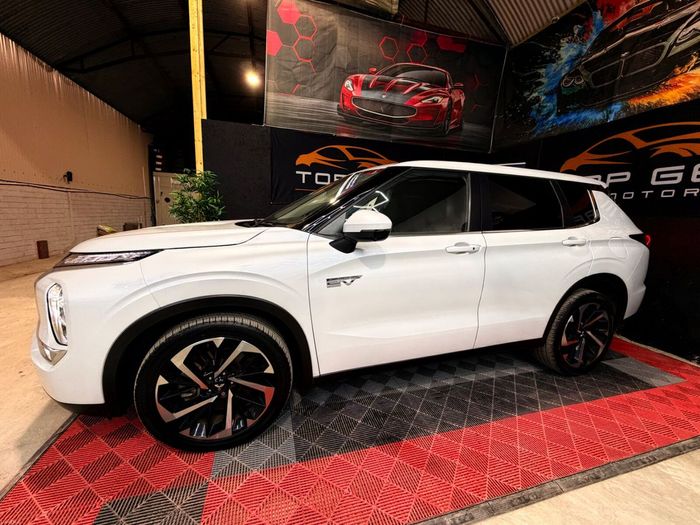 Mitsubishi Outlander 2023