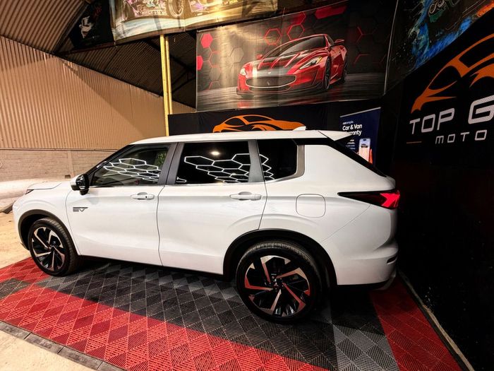 Mitsubishi Outlander 2023