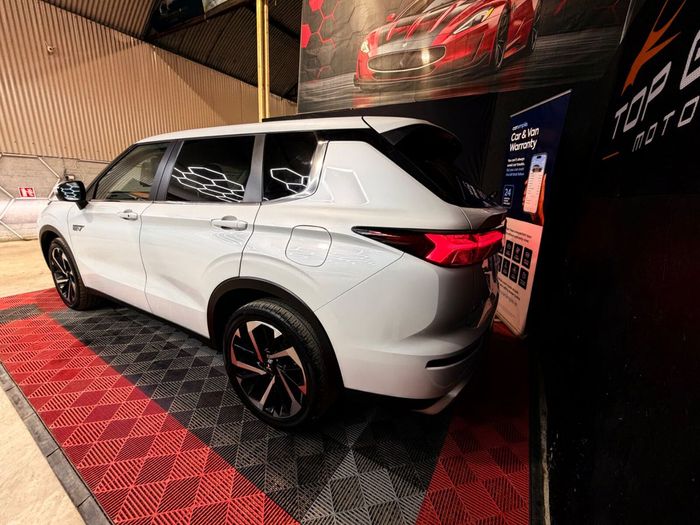 Mitsubishi Outlander 2023