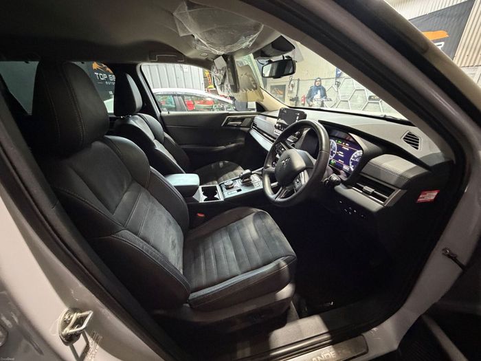 Mitsubishi Outlander 2023
