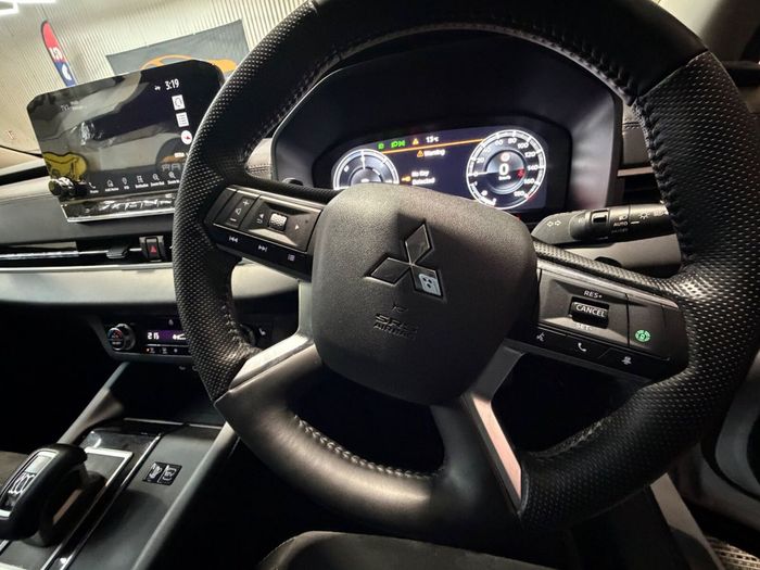 Mitsubishi Outlander 2023