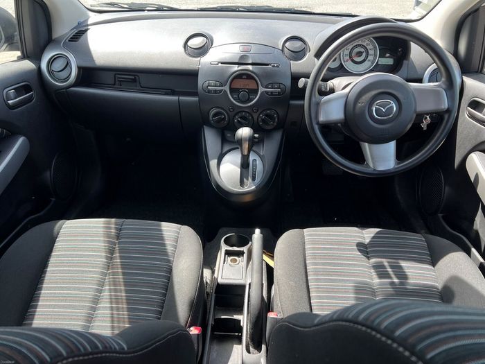Mazda Demio 2010