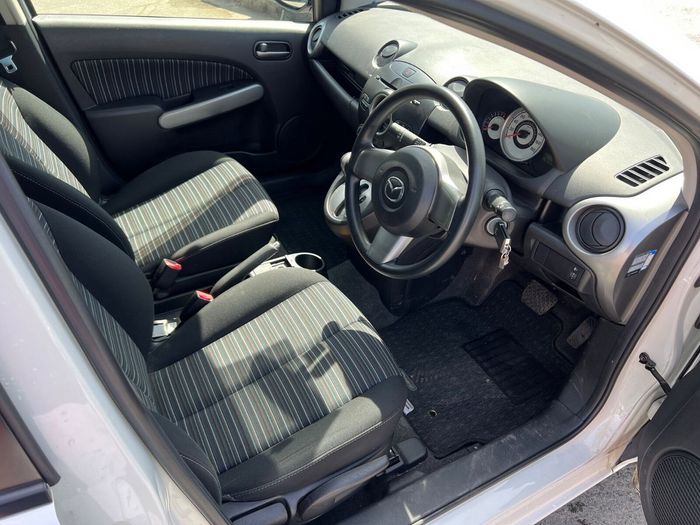 Mazda Demio 2010