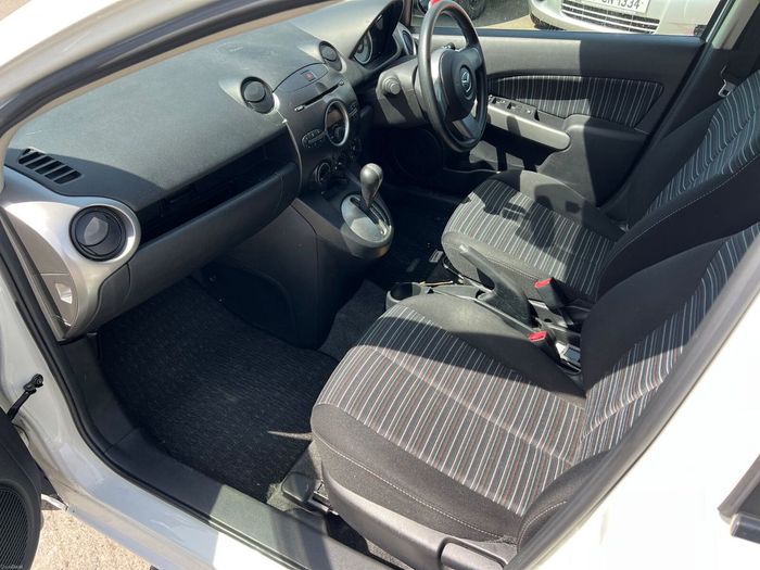 Mazda Demio 2010
