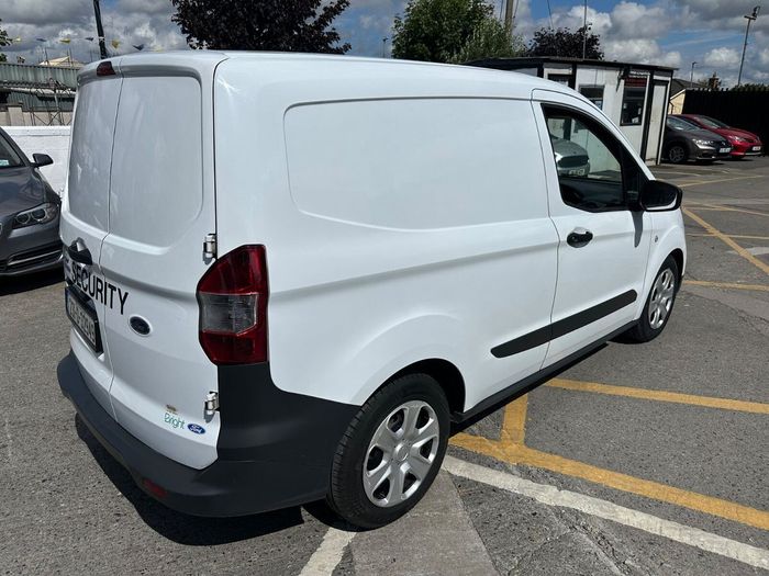 Ford TRANSIT COURIER 2023