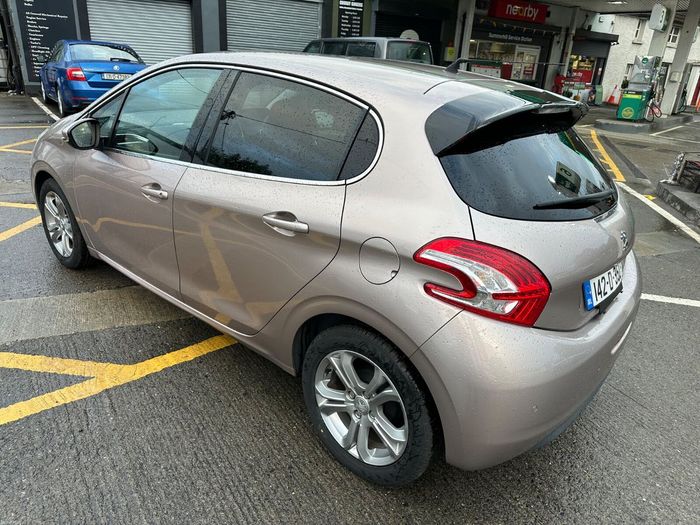 Peugeot 208 2014