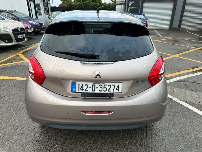 Peugeot 208 2014