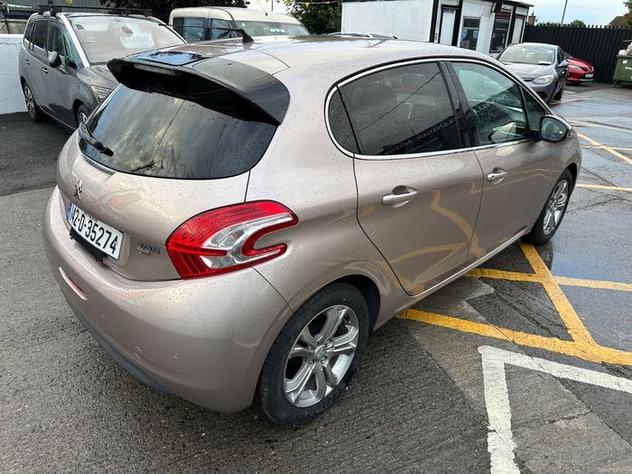 Peugeot 208 2014