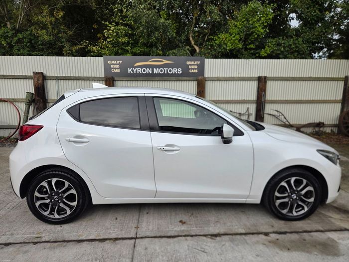 Mazda Demio 2016