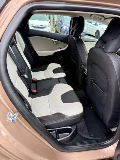 Volvo V40 2015