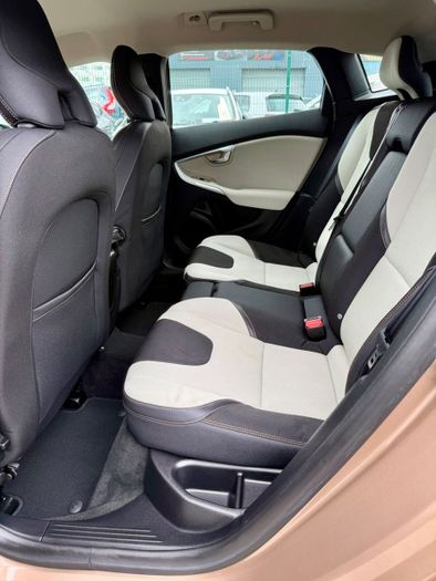 Volvo V40 2015