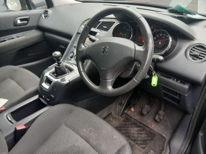 Peugeot 5008 2013