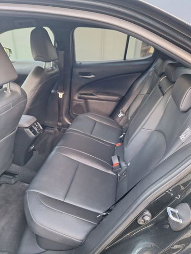 Lexus UX 2023
