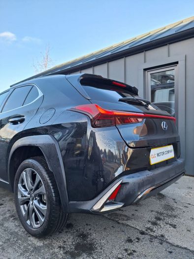 Lexus UX 2023