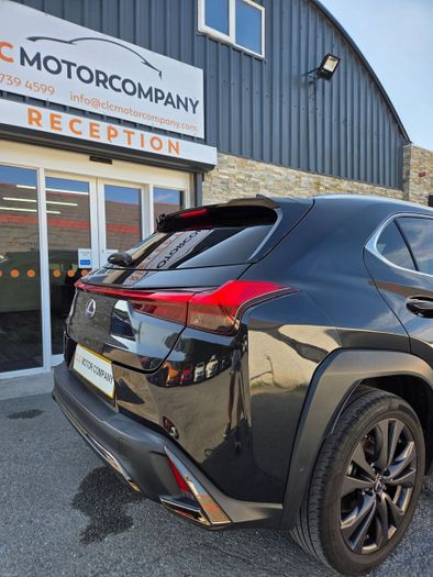 Lexus UX 2023
