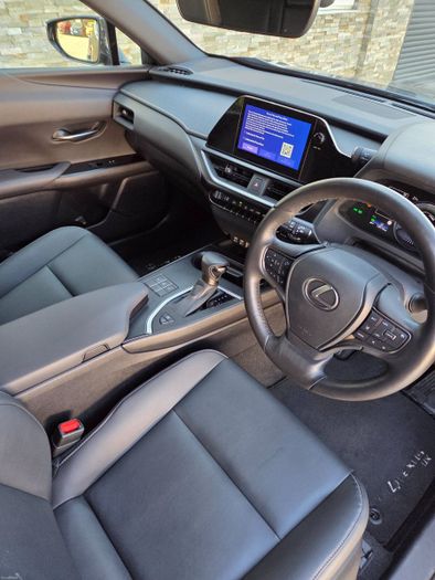 Lexus UX 2023