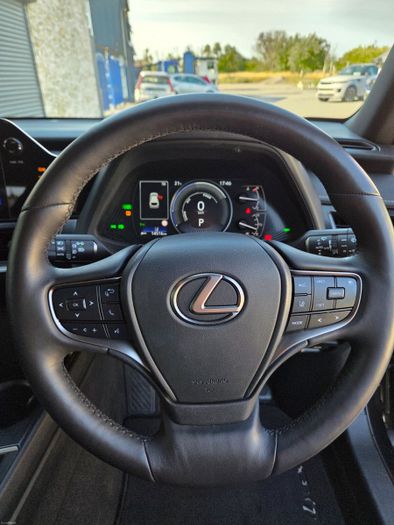 Lexus UX 2023