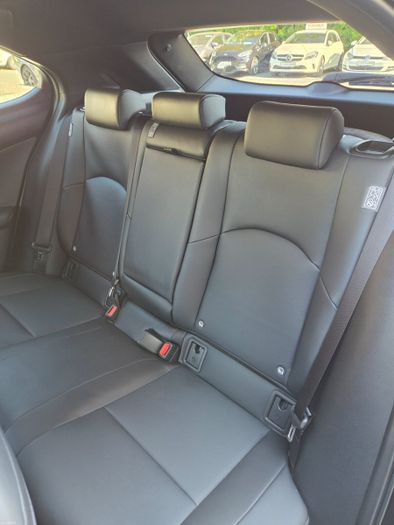 Lexus UX 2023