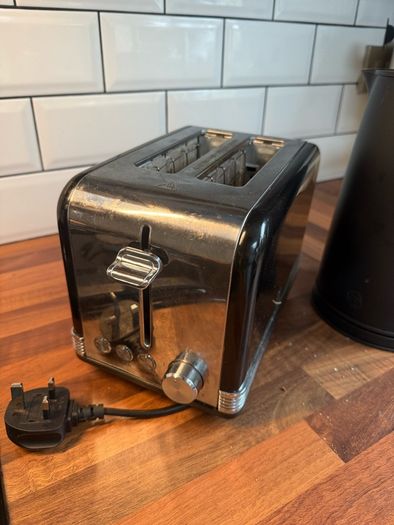 Swan kettle and toaster set