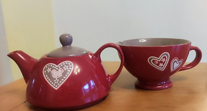Teapot and cup